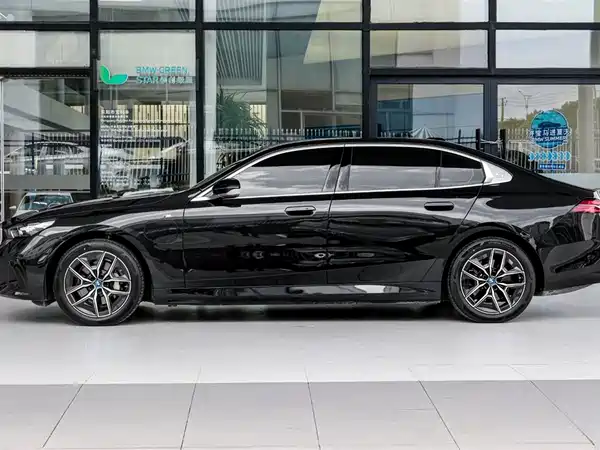 BMW i5 2024, фото 3