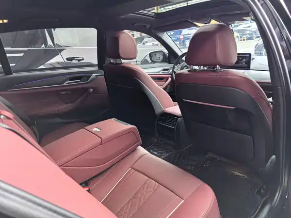 BMW 5 Series 2023, фото 8