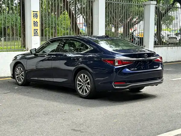 Lexus ES 2021, фото 4