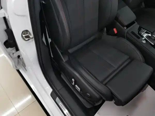 Audi A4L 2025, фото 24
