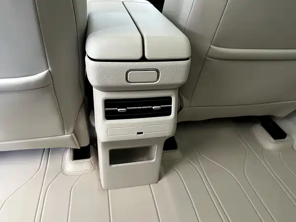 Toyota bZ3X 2025, фото 11