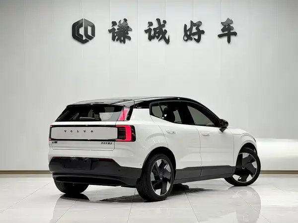 Volvo EX30 2025, фото 7