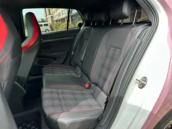 Volkswagen Golf GTI 2025, фото 5