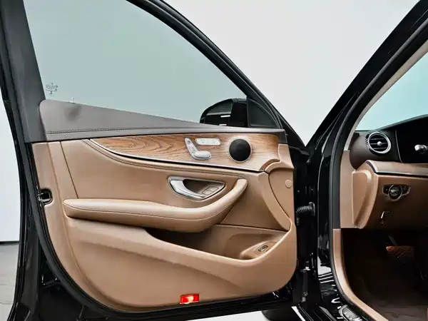 Mercedes-Benz E-Class PHEV 2022, фото 23