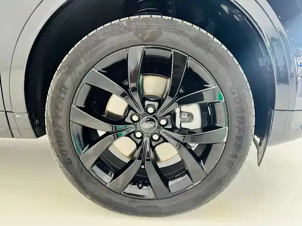Land Rover Discovery Sport 2025, фото 17