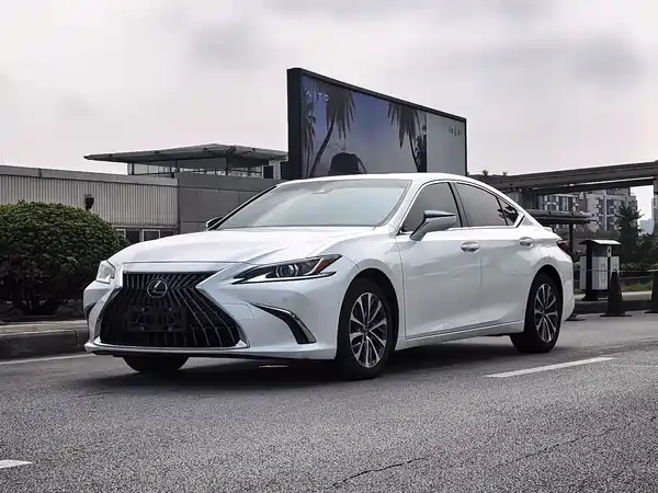 Lexus ES 2022