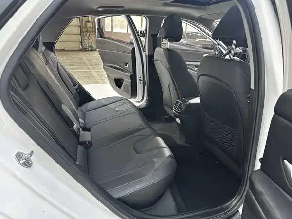 Hyundai Elantra 2022, фото 28