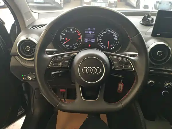 Audi Q2L 2022, фото 6