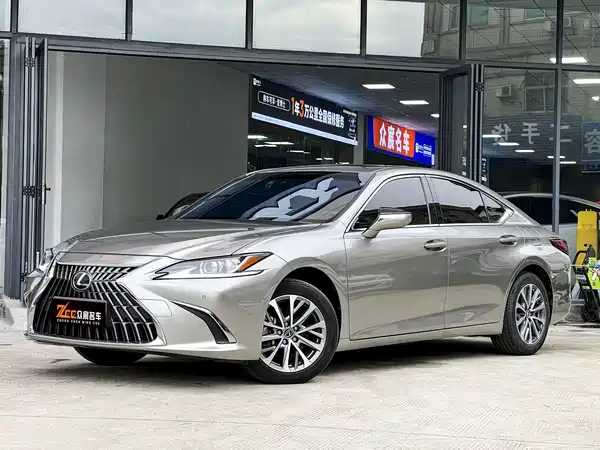 Lexus ES 2022