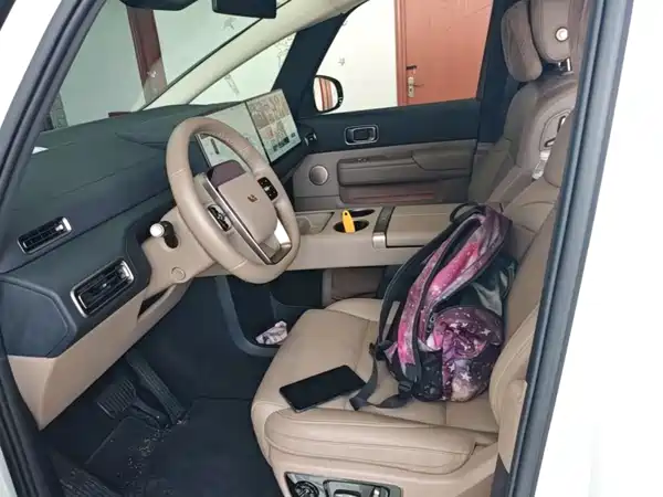 Li Auto MEGA 2025, фото 15