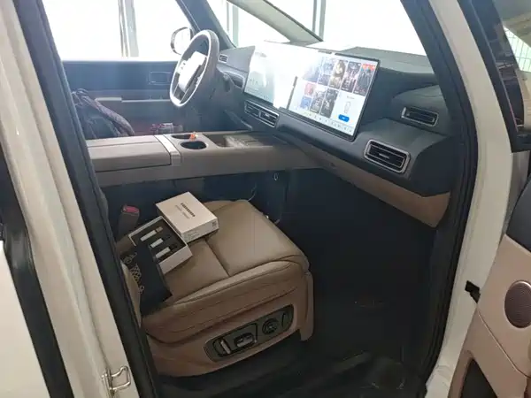 Li Auto MEGA 2025, фото 25
