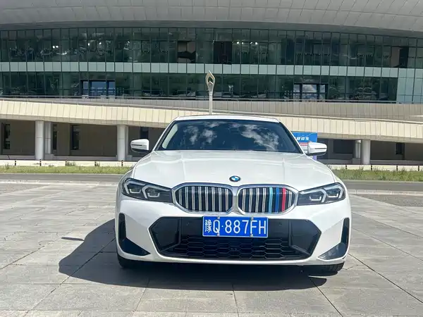 BMW 3 Series 2023, фото 2