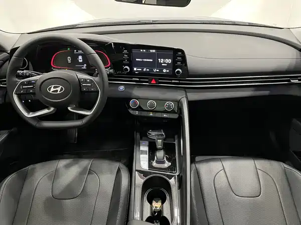 Hyundai Elantra 2023, фото 9