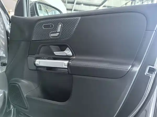 Mercedes-Benz EQB 2025, фото 15