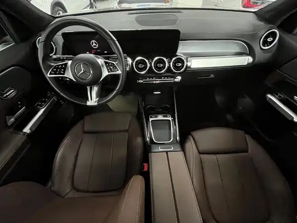 Mercedes-Benz GLB 2024, фото 9