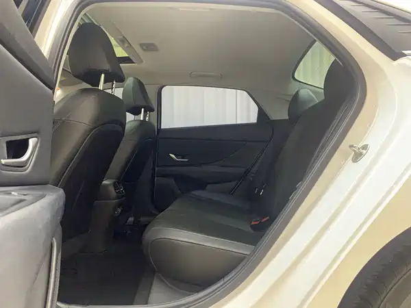 Hyundai Elantra 2022, фото 8