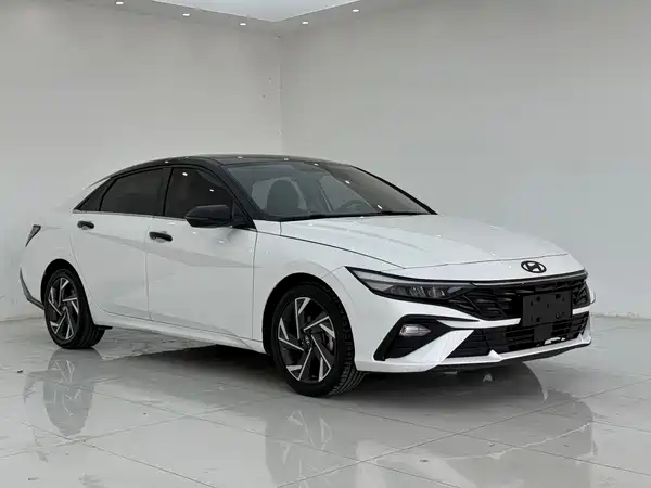 Hyundai Elantra 2023, фото 3