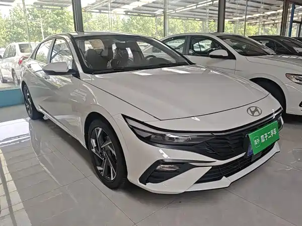 Hyundai Elantra 2023, фото 3