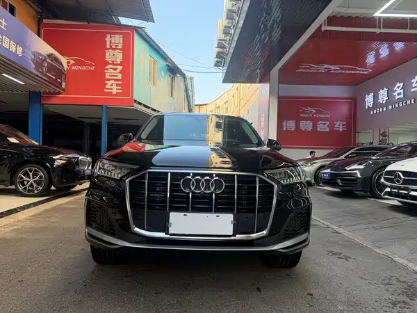 Audi Q7 2023, фото 2