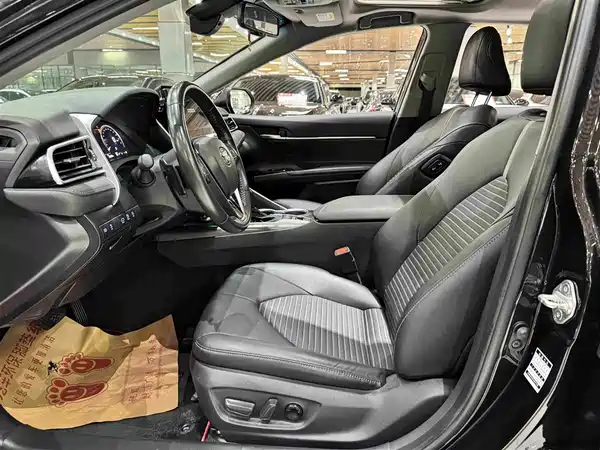Toyota Camry 2022, фото 7