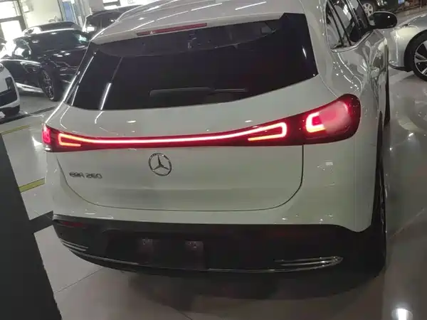 Mercedes-Benz EQA 2022, фото 6