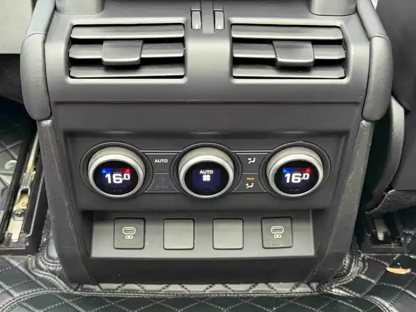 Land Rover Defender 2023, фото 9
