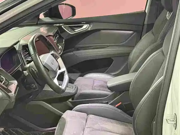 Audi Q4 e-tron 2023, фото 18