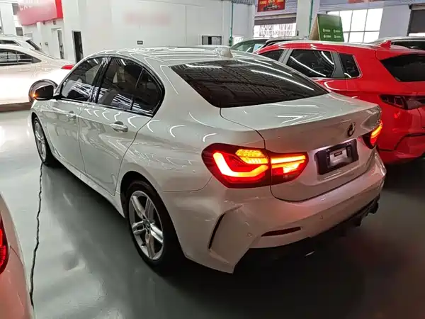 BMW 1 Series 2023, фото 4