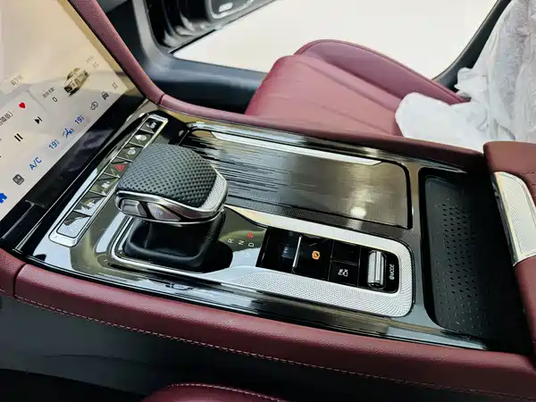 Hongqi H5 2025, фото 4