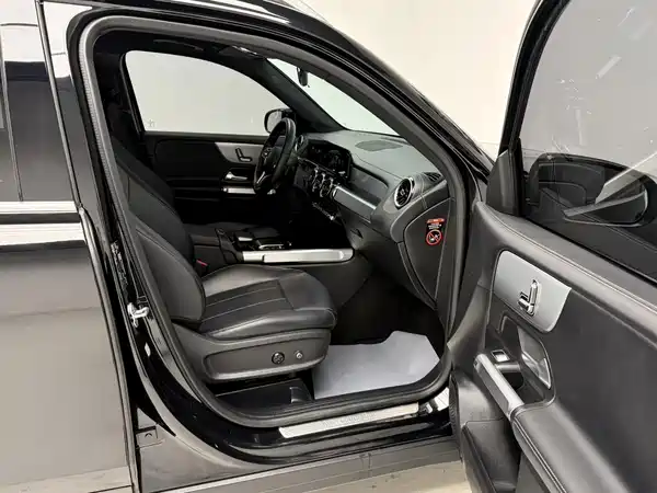 Mercedes-Benz GLB 2023, фото 10