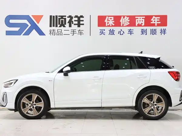 Audi Q2L 2022, фото 6