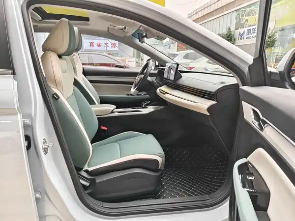 Geely Emgrand L PHEV 2022, фото 8