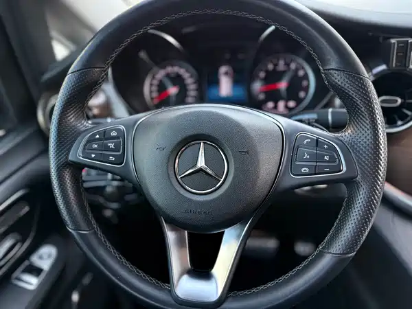 Mercedes-Benz V-Class 2022, фото 18