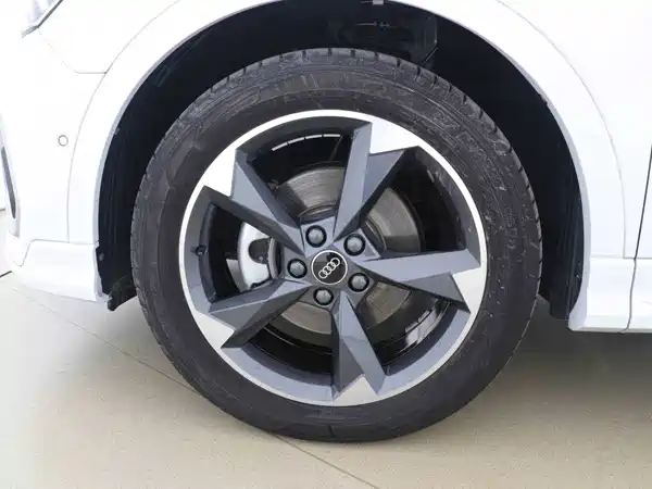 Audi Q3 2023, фото 9
