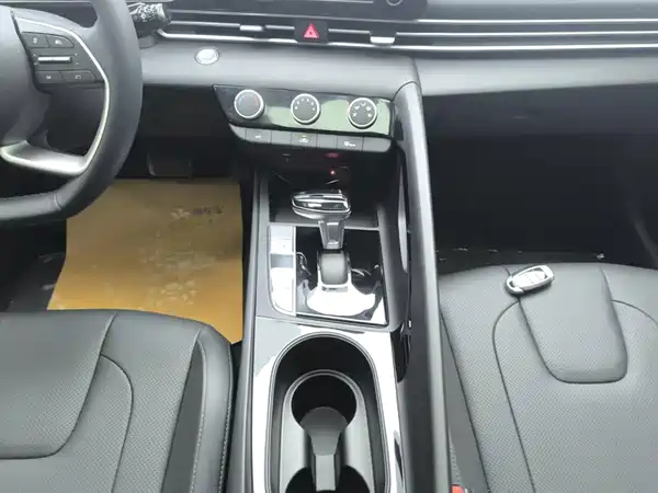 Hyundai Elantra 2023, фото 16