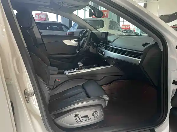 Audi A4L 2022, фото 6