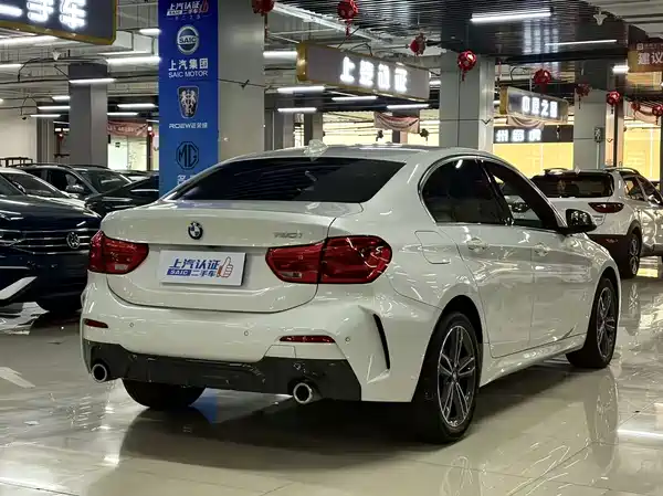 BMW 1 Series 2023, фото 9