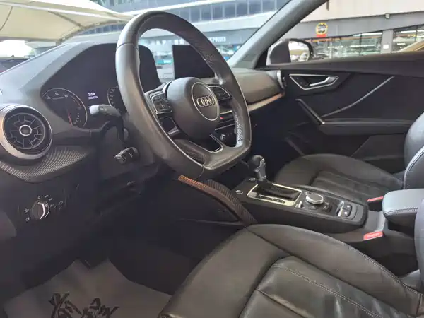 Audi Q2L 2022, фото 4