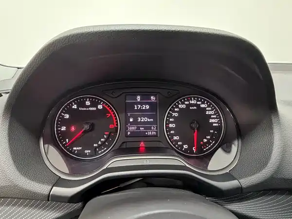 Audi Q2L 2023, фото 11