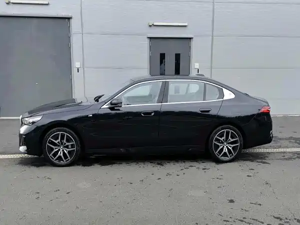 BMW i5 2025, фото 3