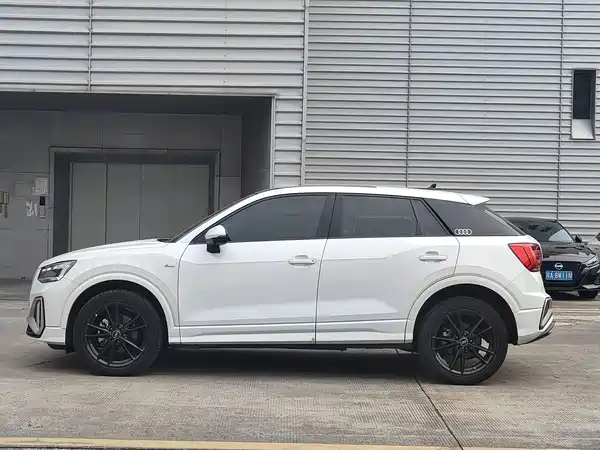 Audi Q2L 2022, фото 4
