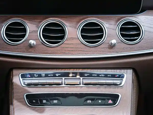 Mercedes-Benz E-Class 2023, фото 18