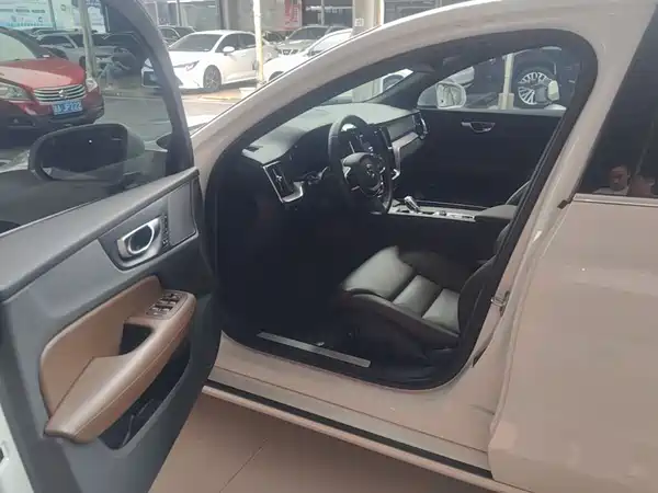 Volvo S60 2023, фото 15