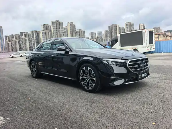 Mercedes-Benz E-Class 2026, фото 3