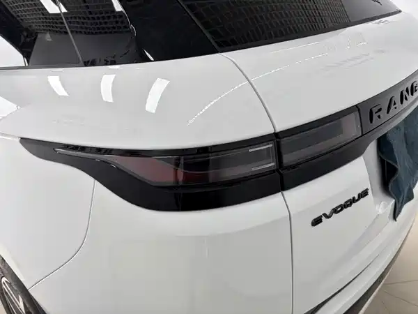Land Rover Range Rover Evoque 2026, фото 11