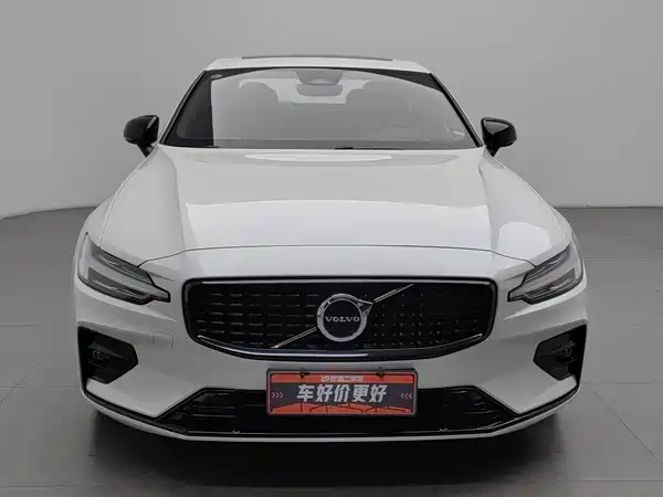 Volvo S60 2025, фото 3