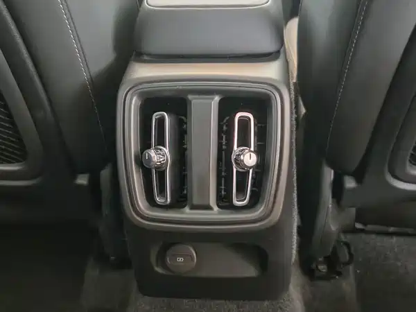 Volvo XC40 2025, фото 21