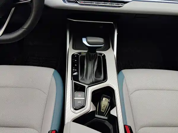 Geely Emgrand 2023, фото 16