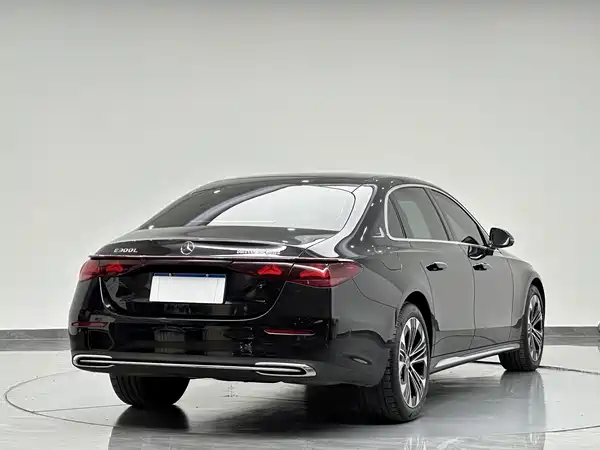 Mercedes-Benz E-Class 2025, фото 7