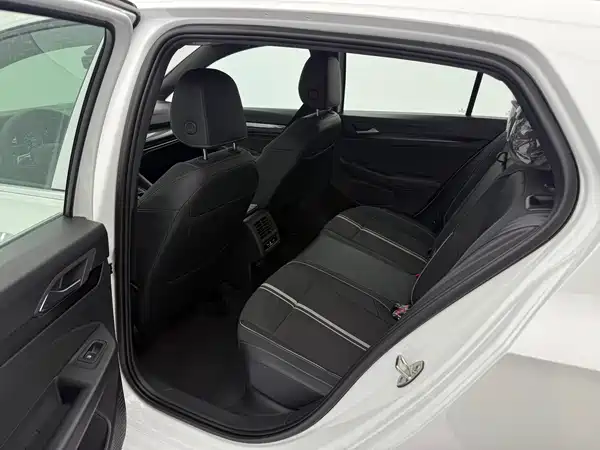 Volkswagen Golf 2023, фото 15